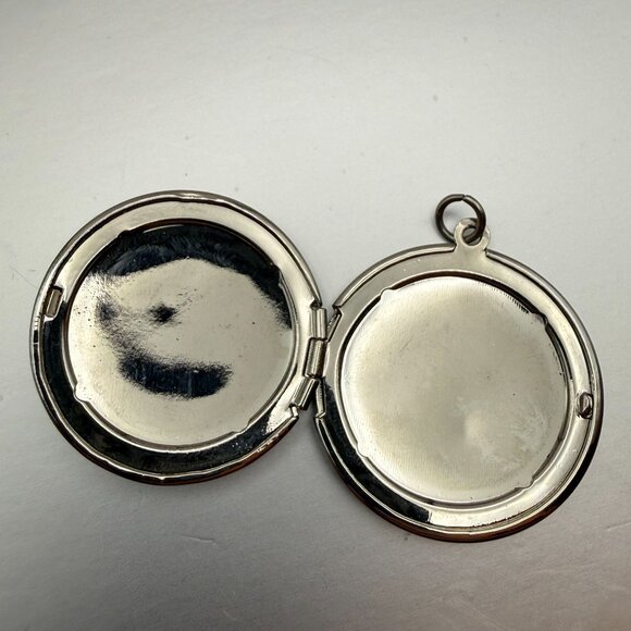 VTG Silver Tone Round Filigree Photo Locket Pendant - Picture 2 of 6